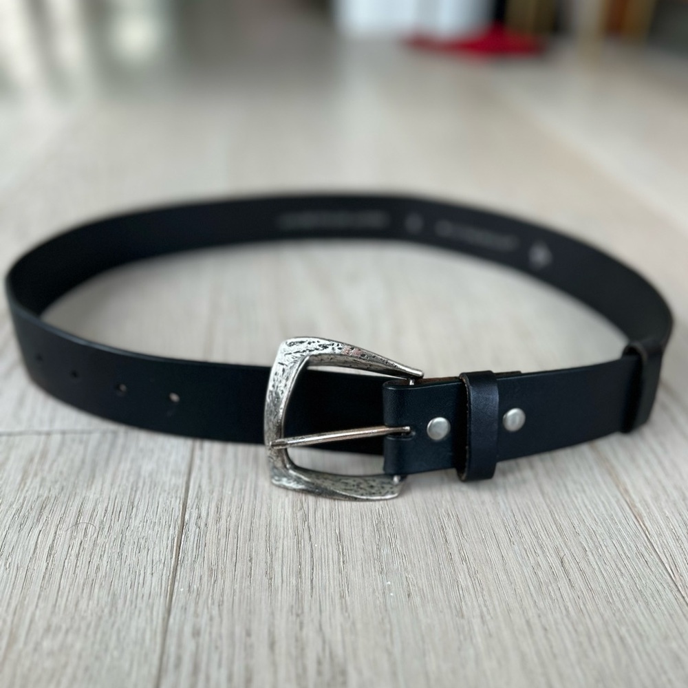 Silpada Designs ✨ Italian leather silver buckle Medium belt